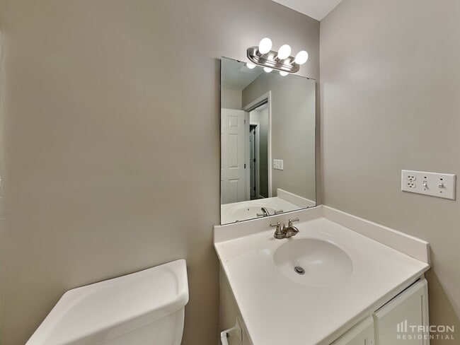 Building Photo - 2826 Bricker Dr
