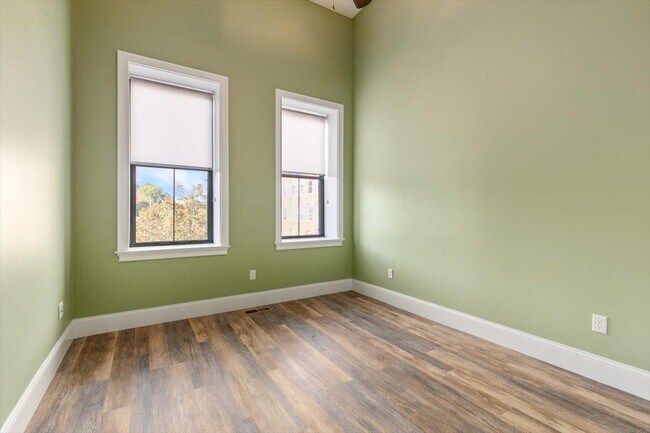 Building Photo - 122 Washington St