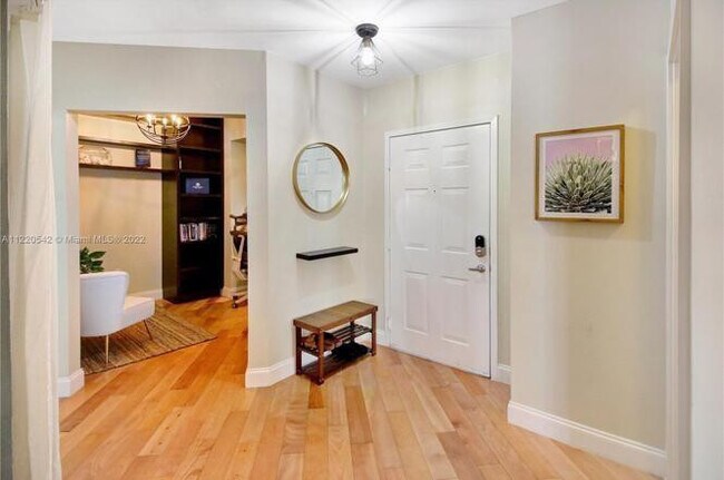 Building Photo - 520 SE 5 Ave