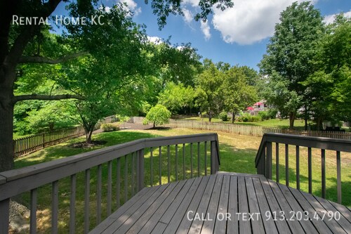 Building Photo - 7920 W 113th Terrace