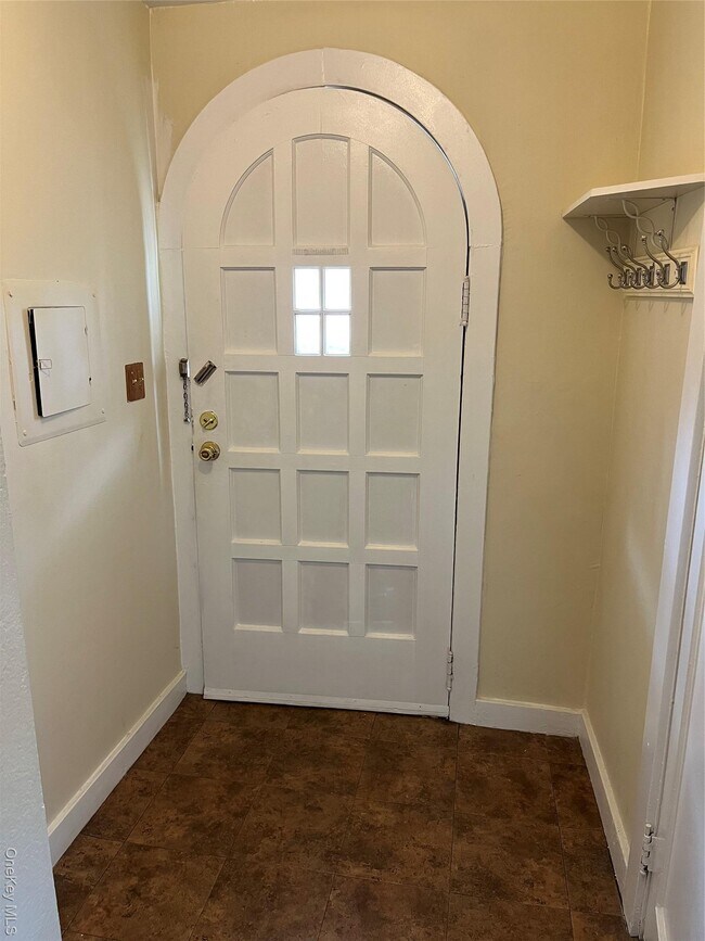 Building Photo - 3 Daniel