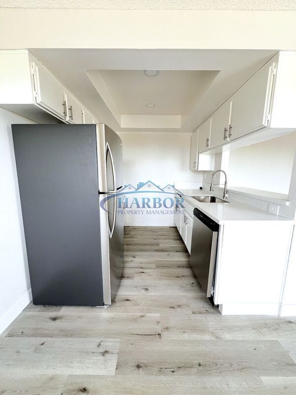 Building Photo - 2315 S Grand Ave