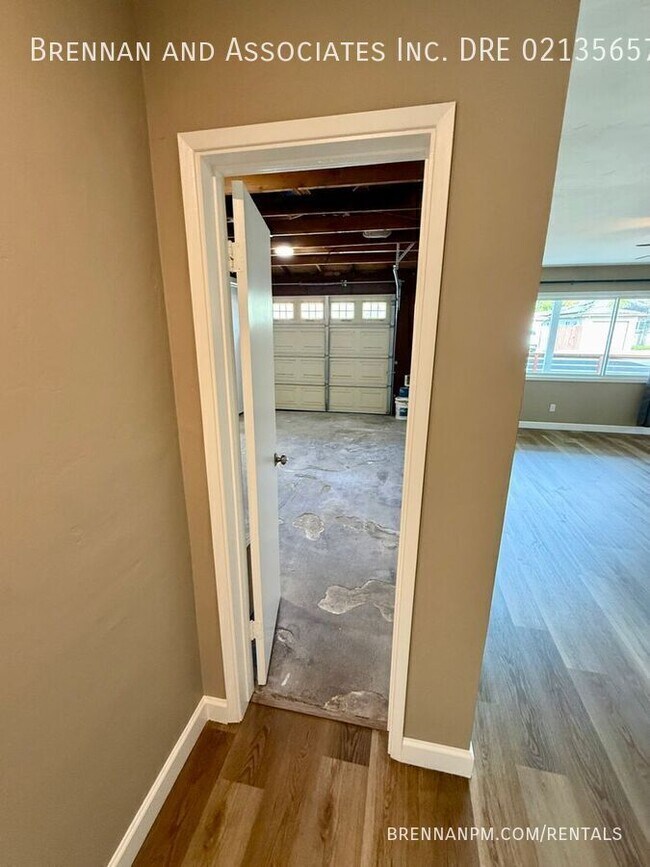 Building Photo - 1569 Parrot St