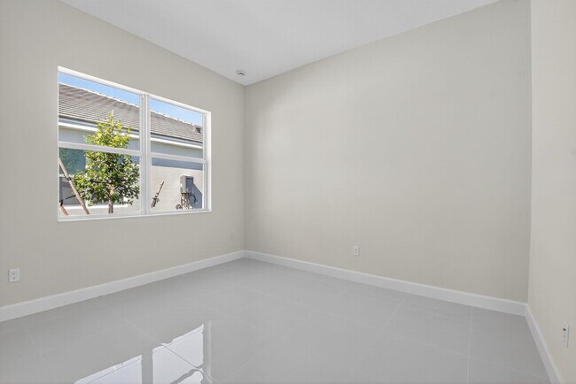 Building Photo - 15120 Wildwood Cir