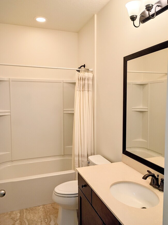 Building Photo - 112 Goldenrod Lake Dr