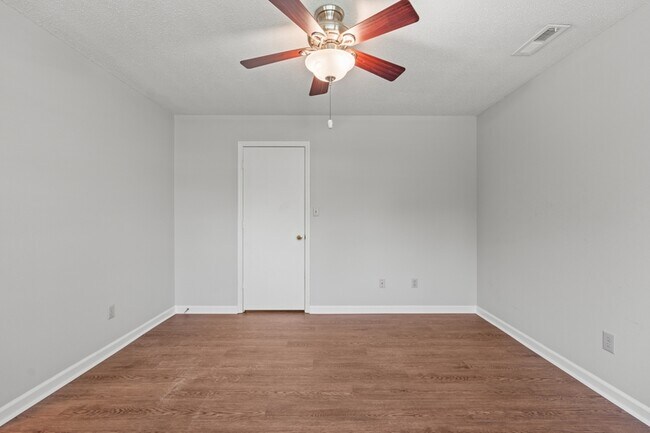 Building Photo - 100 River Oaks Dr