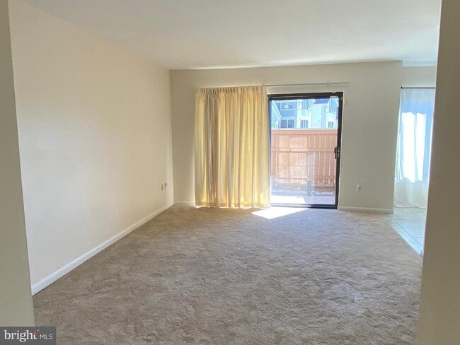 Building Photo - 6924 Hanover Pkwy