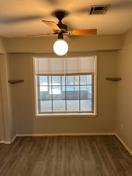 Building Photo - 301 N Morgan Dr