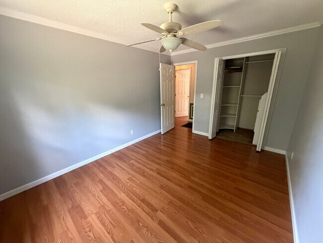 Building Photo - 4BR Colonial with Garage and Large Lot