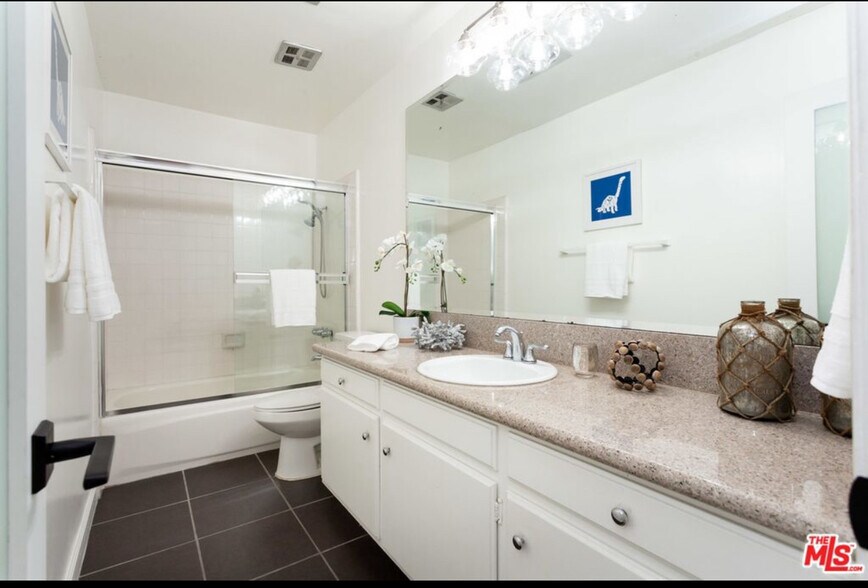 Bathroom #2 - 1037 18th St