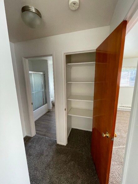 Building Photo - 3033 NE 140th St