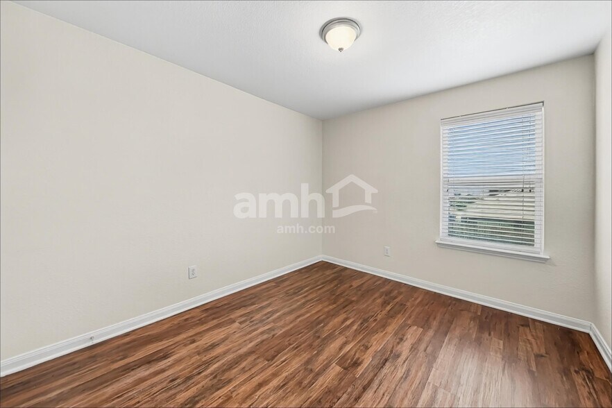 Building Photo - 8960 Blackhaw St