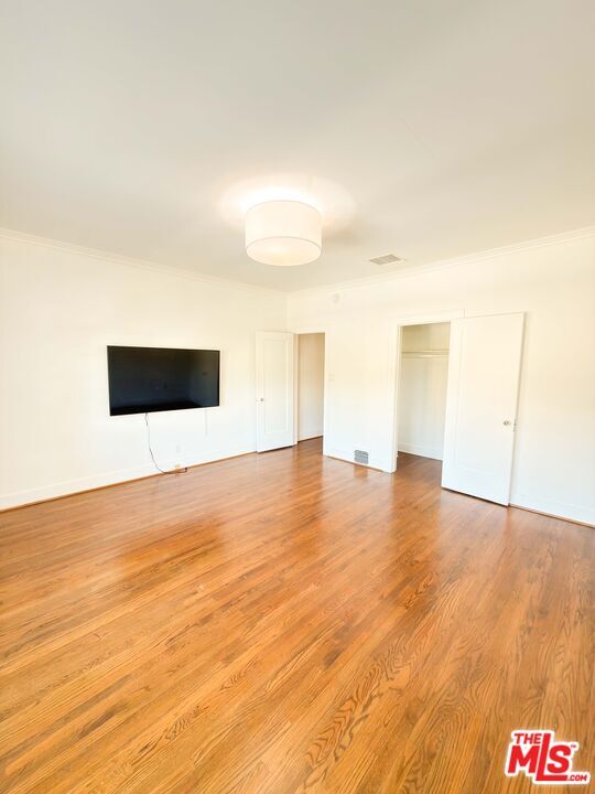 Building Photo - 466 1/2 N Gardner St