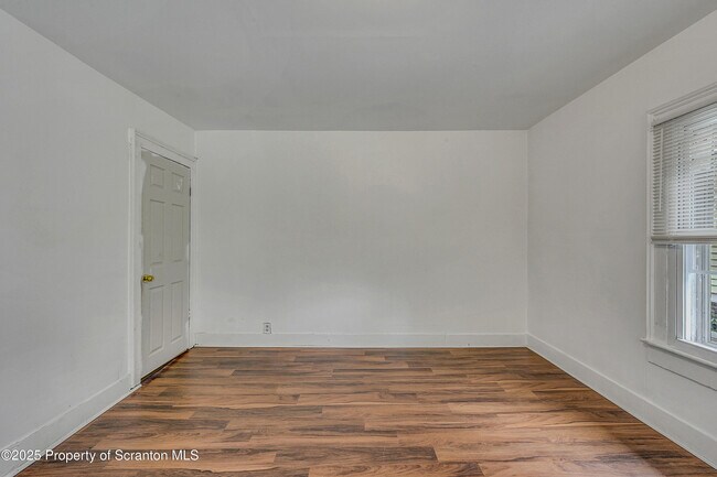 Building Photo - 2528 Boulevard Ave