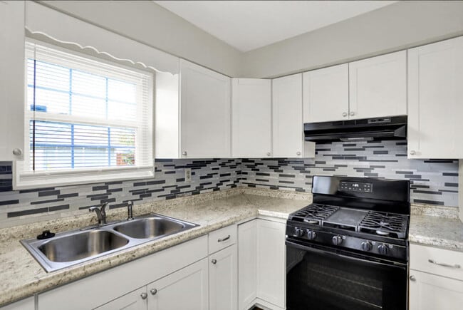 Building Photo - 278 Walnut St