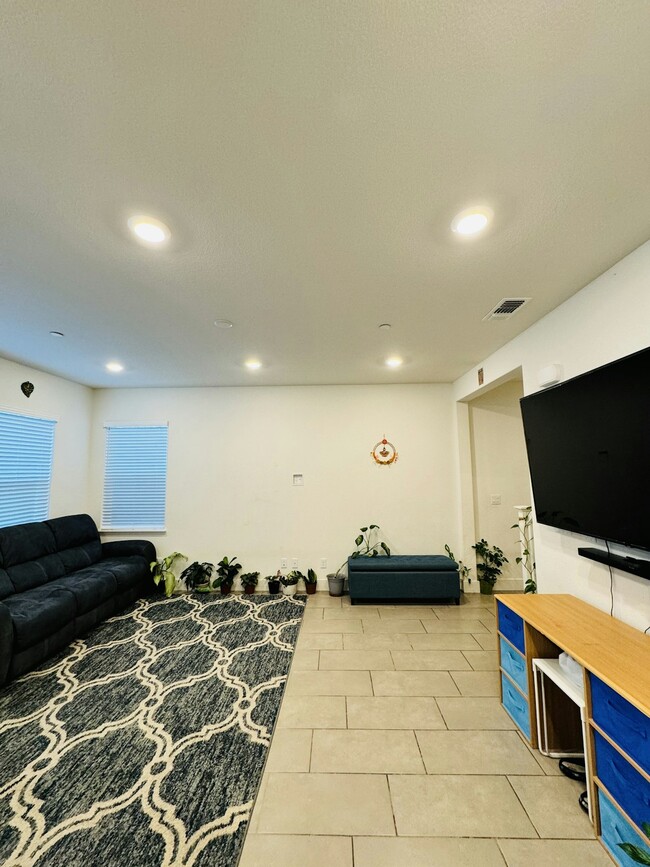 Building Photo - 1715 Tierra Ct