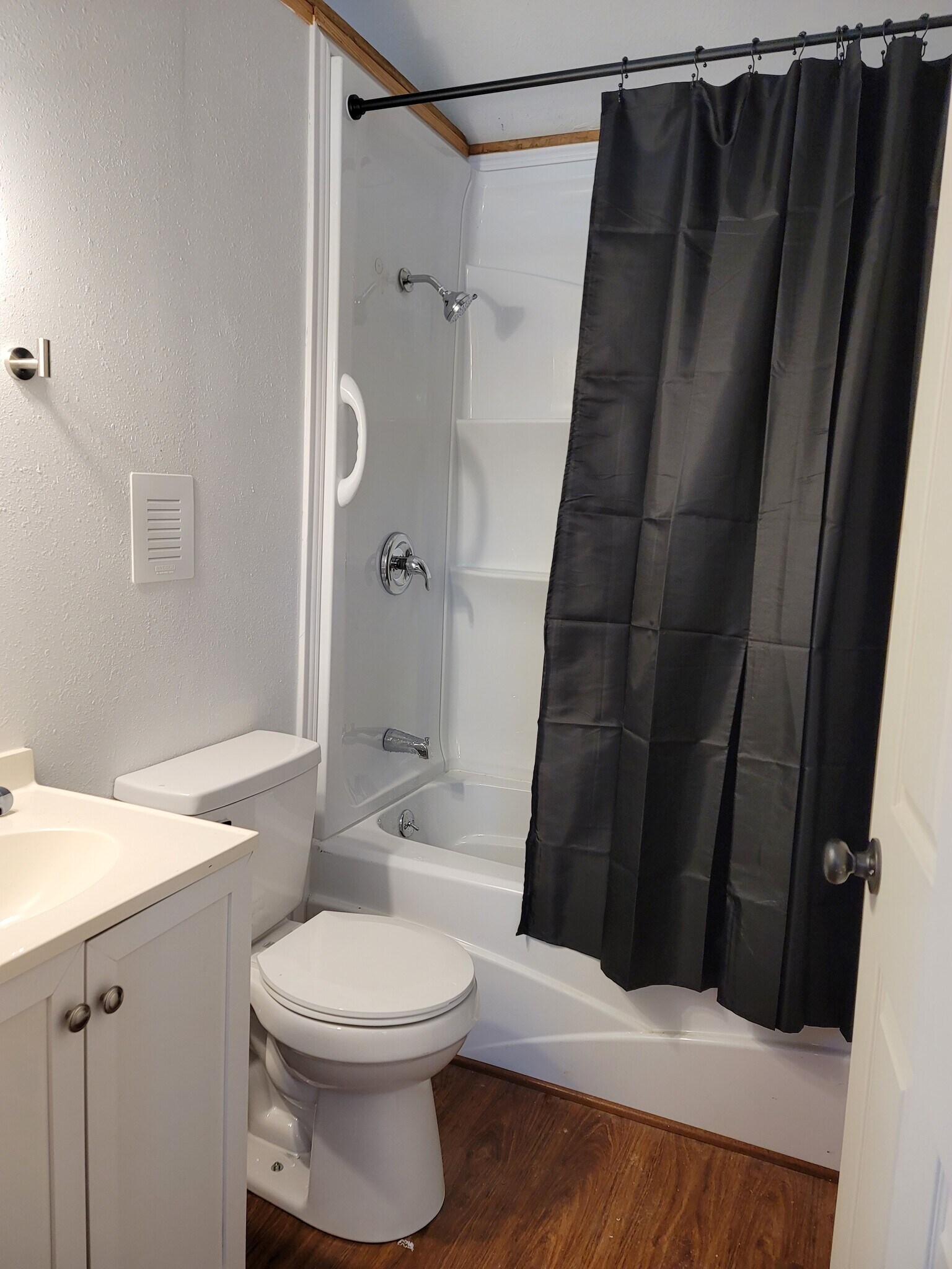 Full bathroom, with tub/shower. - 23806 Brushy Woods St