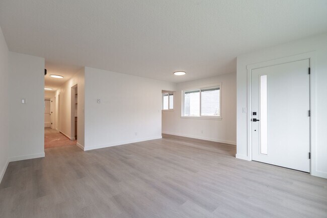 Building Photo - Crowne Pointe Apartment Homes