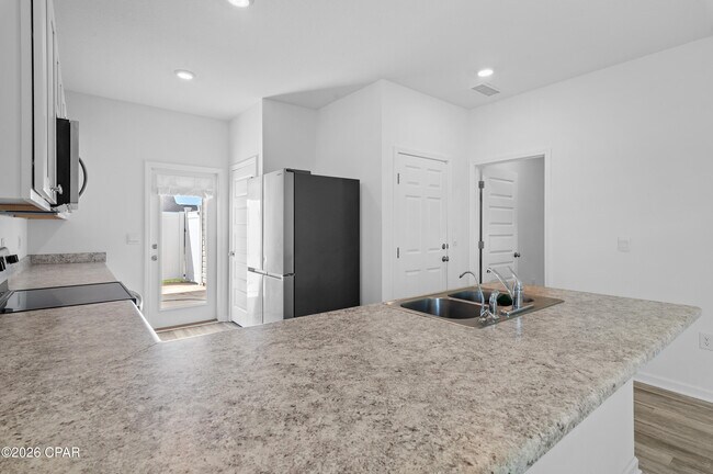 Building Photo - 56 Silverthorn St