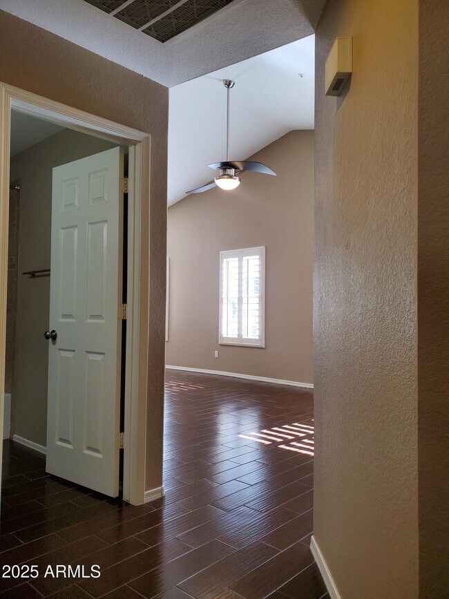 Building Photo - 12059 N 110th St