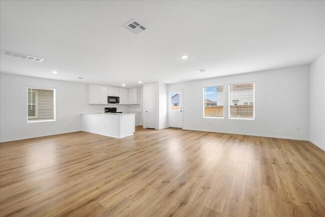 Building Photo - 220 California Bnd