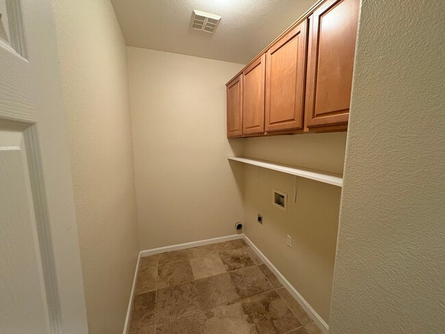 Building Photo - 2216 Cermak Way