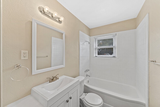 Building Photo - 3938 S Walters