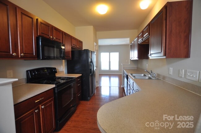 Building Photo - 4923 Sunburst Ln