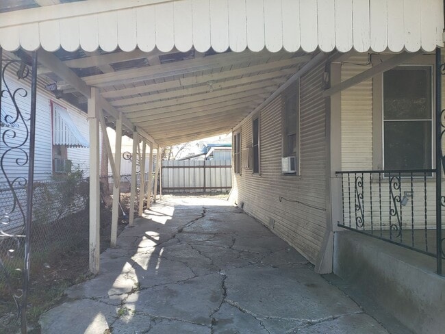 Building Photo - 1320 Monterey St