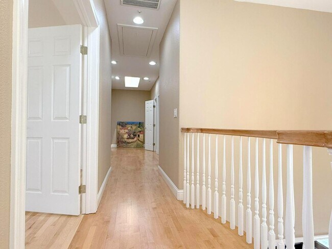 Building Photo - Westside Alamo Custom Estate With Beautifu...