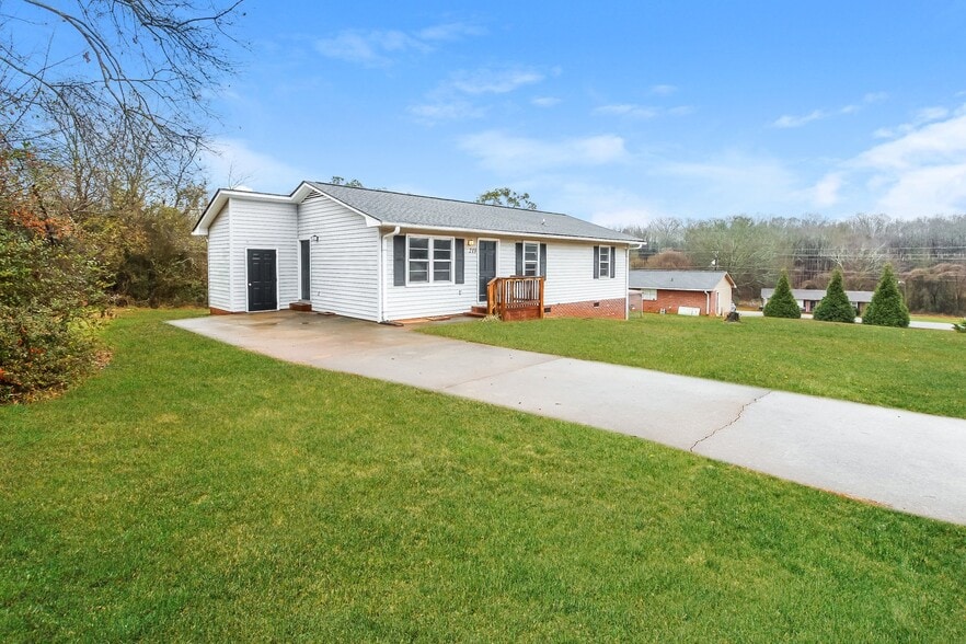 Building Photo - 213 Range View Rd