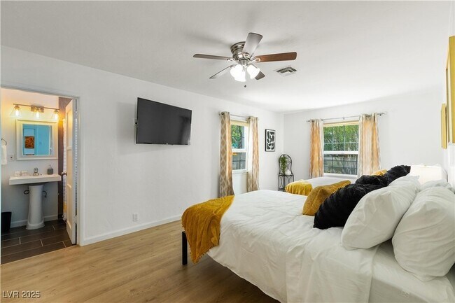 Building Photo - 1013 Francis Ave