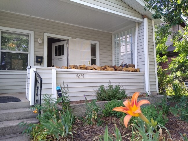 Building Photo - DU Charming 1920's Bungalow 2 Beds 1 Bath  Available Now