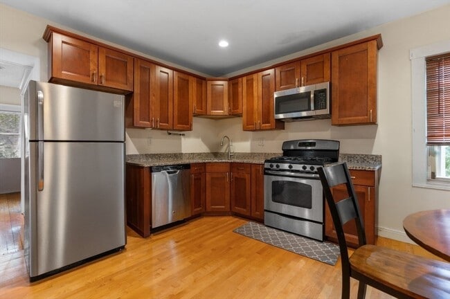 Building Photo - 79-81-81 Vernon St