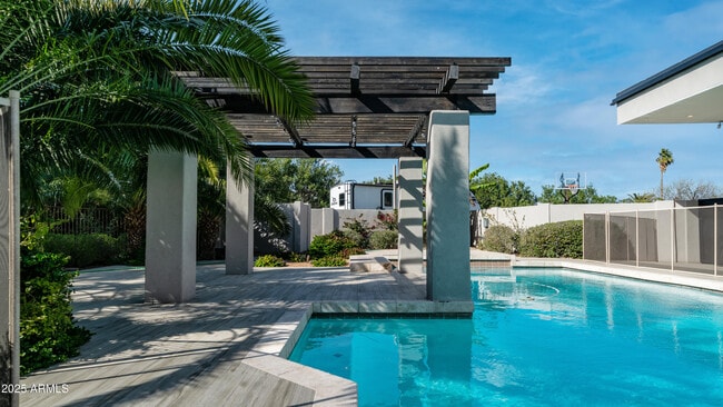 Building Photo - 7417 E Paradise Dr