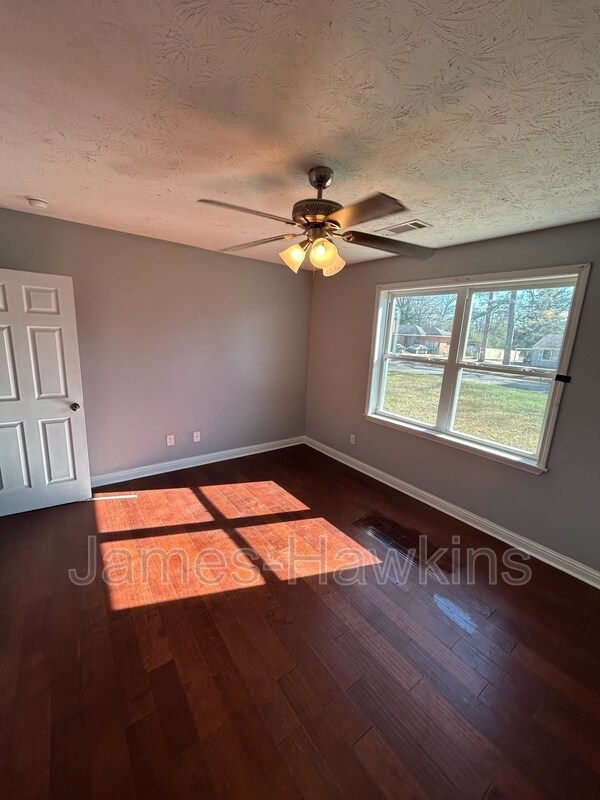 Building Photo - 114 Stuart St