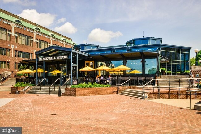 Building Photo - 1808 W Abingdon Dr