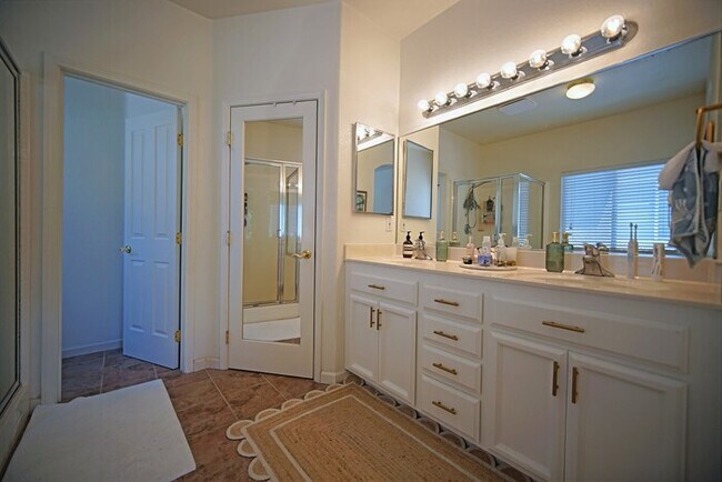 Building Photo - Beautiful Highland Reserve home 4 bedroom,...