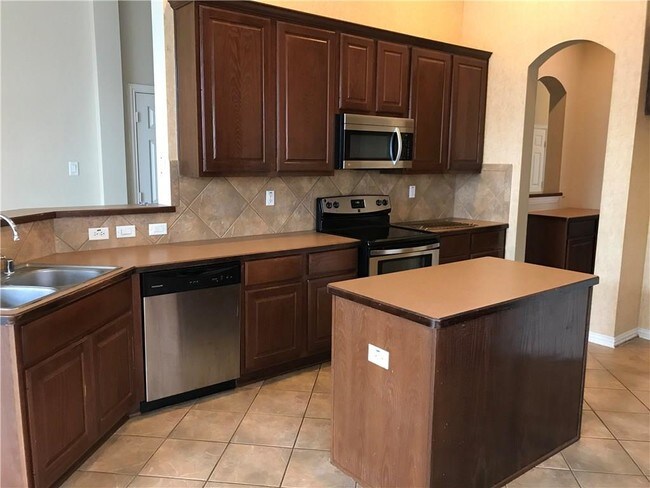 Building Photo - 2421 Mallard Dr