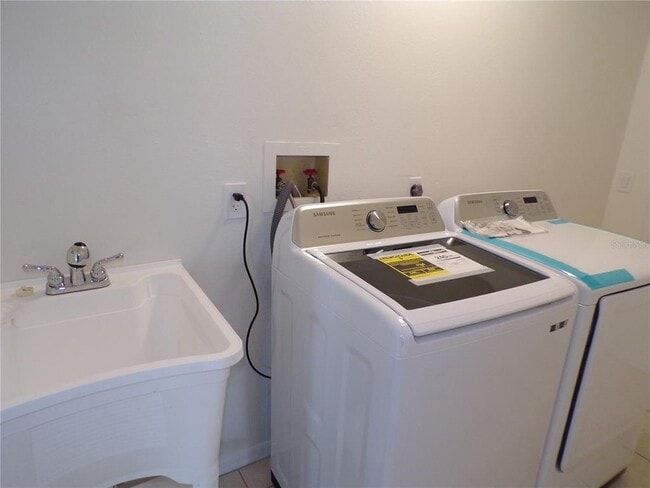 Building Photo - 2437 Greenland Ct