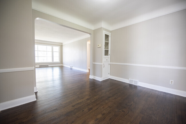 Building Photo - 5976 Hodgman Dr
