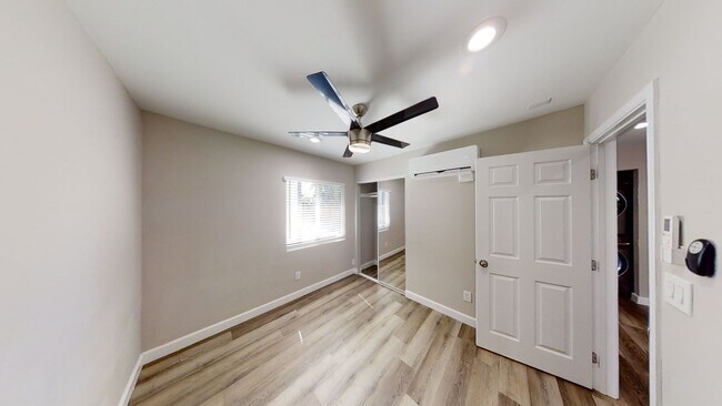 Building Photo - Newly Renovated (2022)! 7BD/3BA
