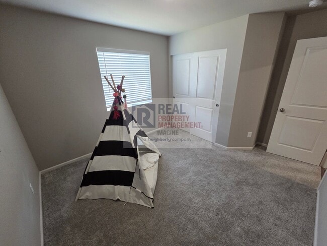 Building Photo - Check out this beautiful 3 bedroom, 2.0 ba...