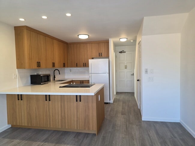 Building Photo - 350 Aoloa St