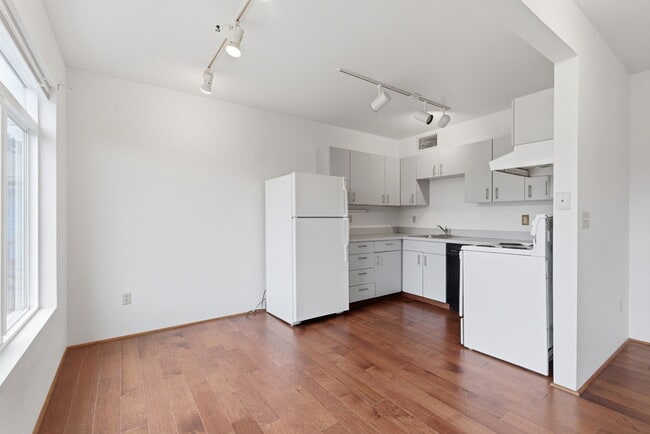 Building Photo - 2275 NW Kearney St