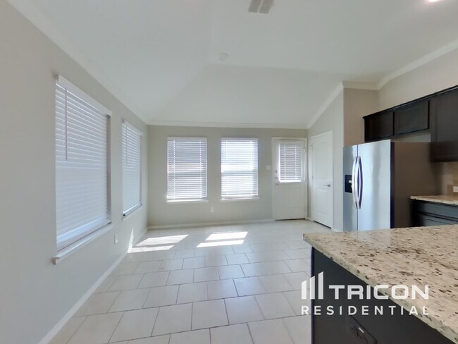 Building Photo - 14605 San Pablo Dr