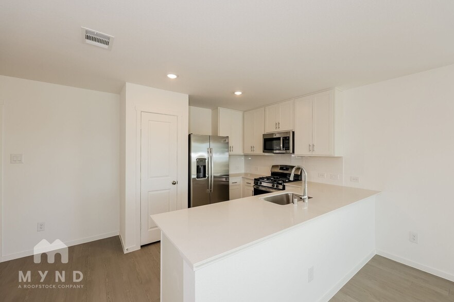 Building Photo - 2765 Mistwood Dr