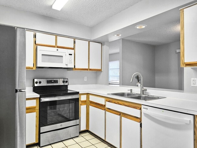 Building Photo - Updated 3-Bed, 2-Bath Home on ½-Acre Corner Lot with 2-Car Garage | Move-In Ready