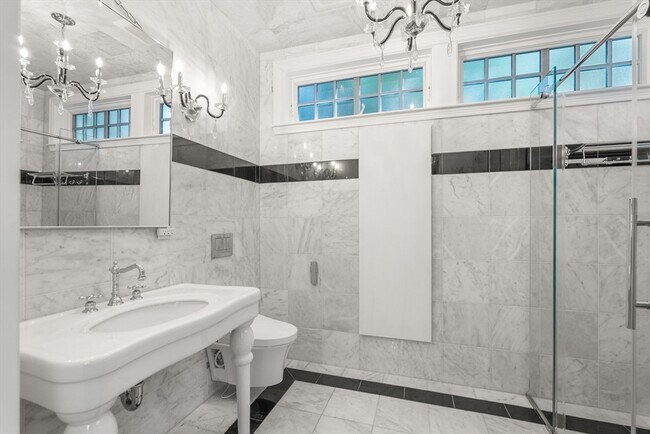 Building Photo - 4 Gracewood Park