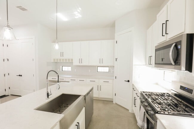 Building Photo - 1309 Cometa St